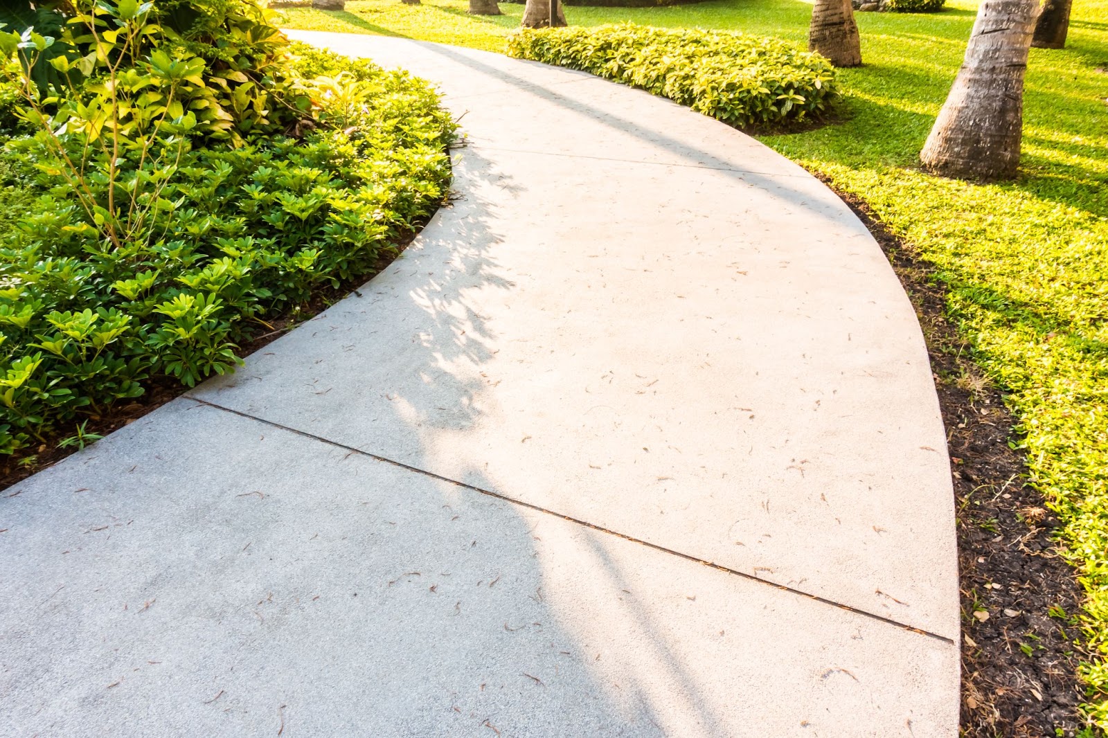 Resin vs Tarmac Driveways: Which Is Better for UK Homes in 2026?